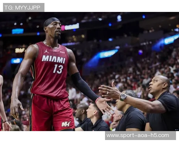 霍华德称赞拉希德华莱士与鲨鱼技术高超并称帕金斯防守能力出众